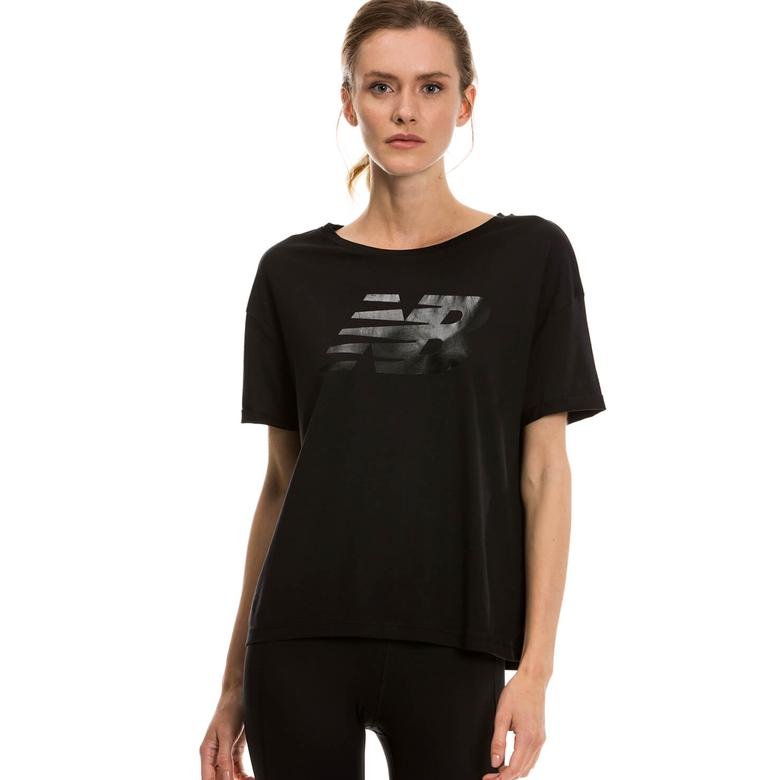 New Balance NB Foiled Logo Tee Siyah Kadın Tshirt