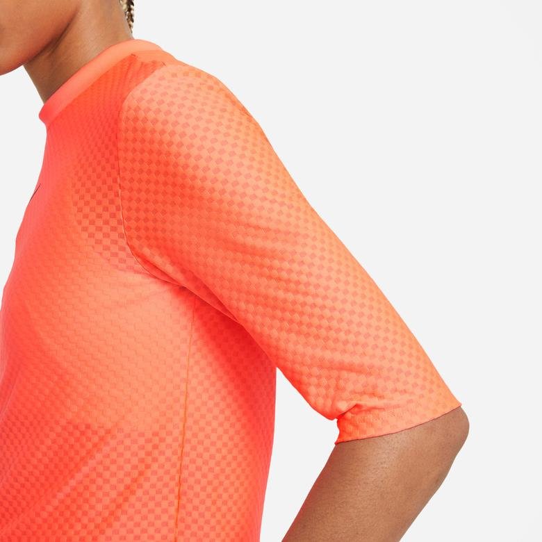 Nike Sportswear Icon Clash Mesh Kadın Turuncu T-Shirt