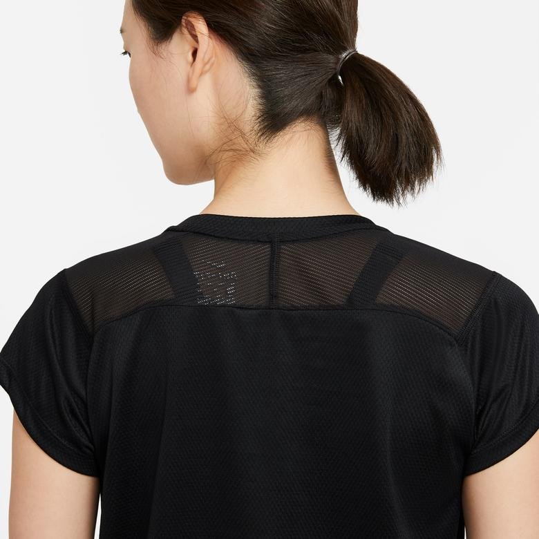 Nike Icon Clash Run Graphic Büyük Beden Kadın Siyah T-Shirt