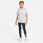 Nike Girls Sportswear Essential Çocuk Gri T-Shirt