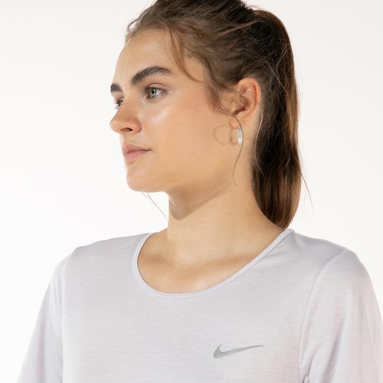 Nike Kadın Beyaz T-Shirt