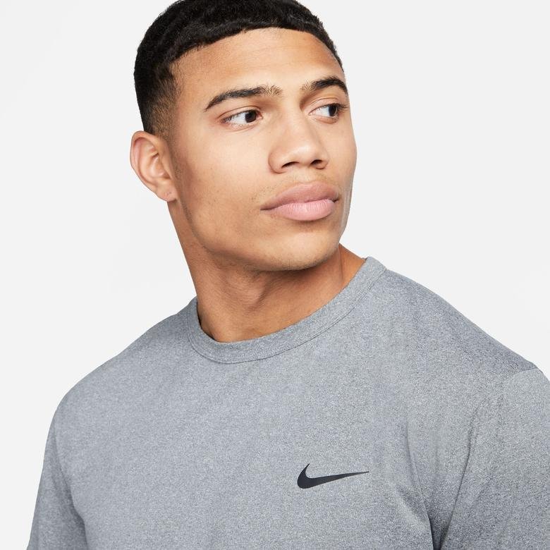 Nike Dri-Fit Hyverse Erkek Gri T-Shirt