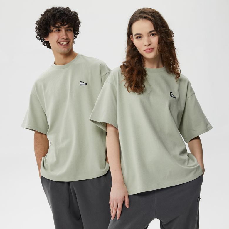 Converse Loose Fit Left Chest Sneaker Patch Back Hit  Unisex Gri T-Shirt