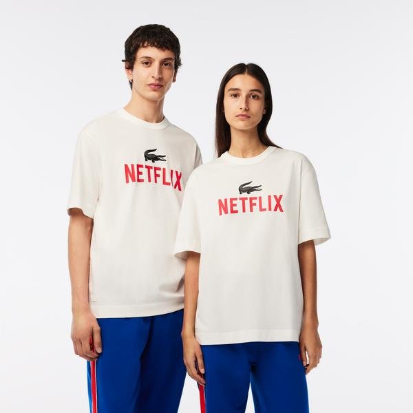 Lacoste x Netflix Unisex Loose Fit Bisiklet Yaka Baskılı Bej T-shirt