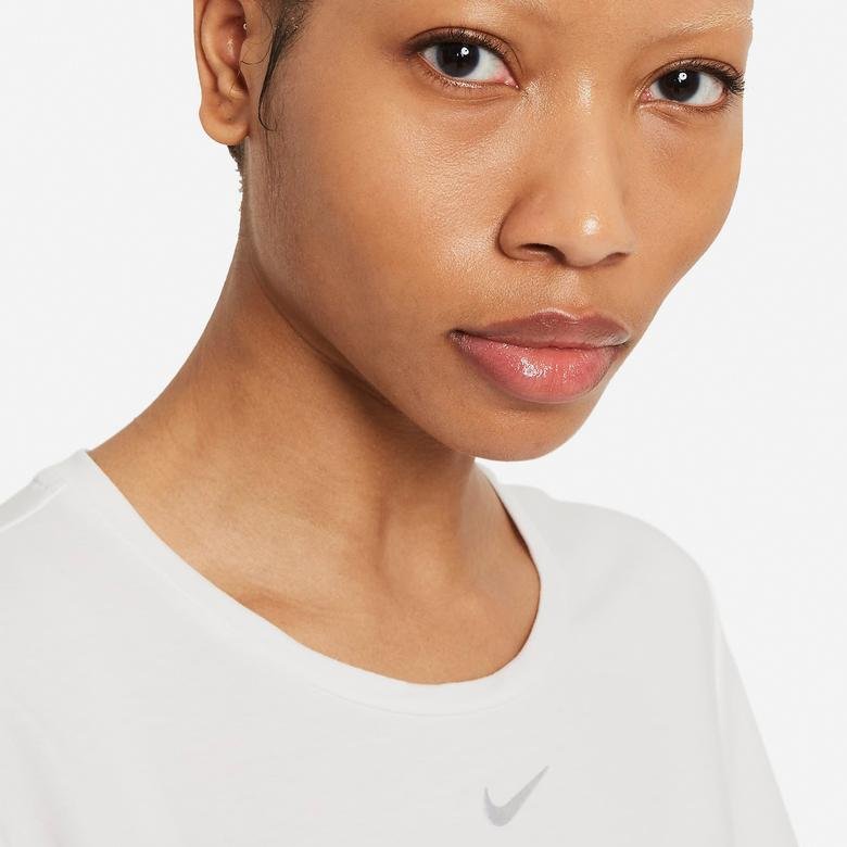 Nike One Luxe Dri-FIT Kadın Beyaz T-Shirt