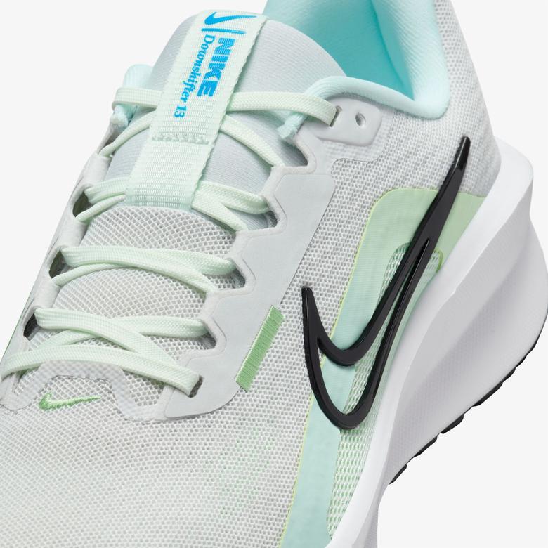 Nike Downshifter 13 Kadın Gri Koşu Ayakkabısı