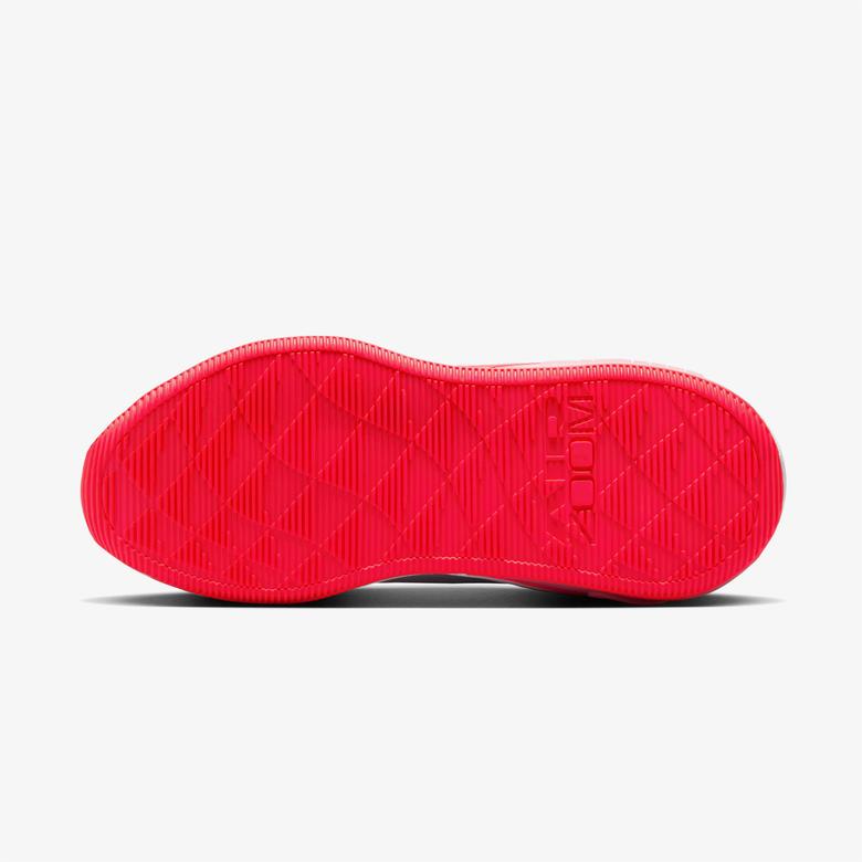 Nike Bella 7 Kadın Beyaz Antrenman Ayakkabısı
